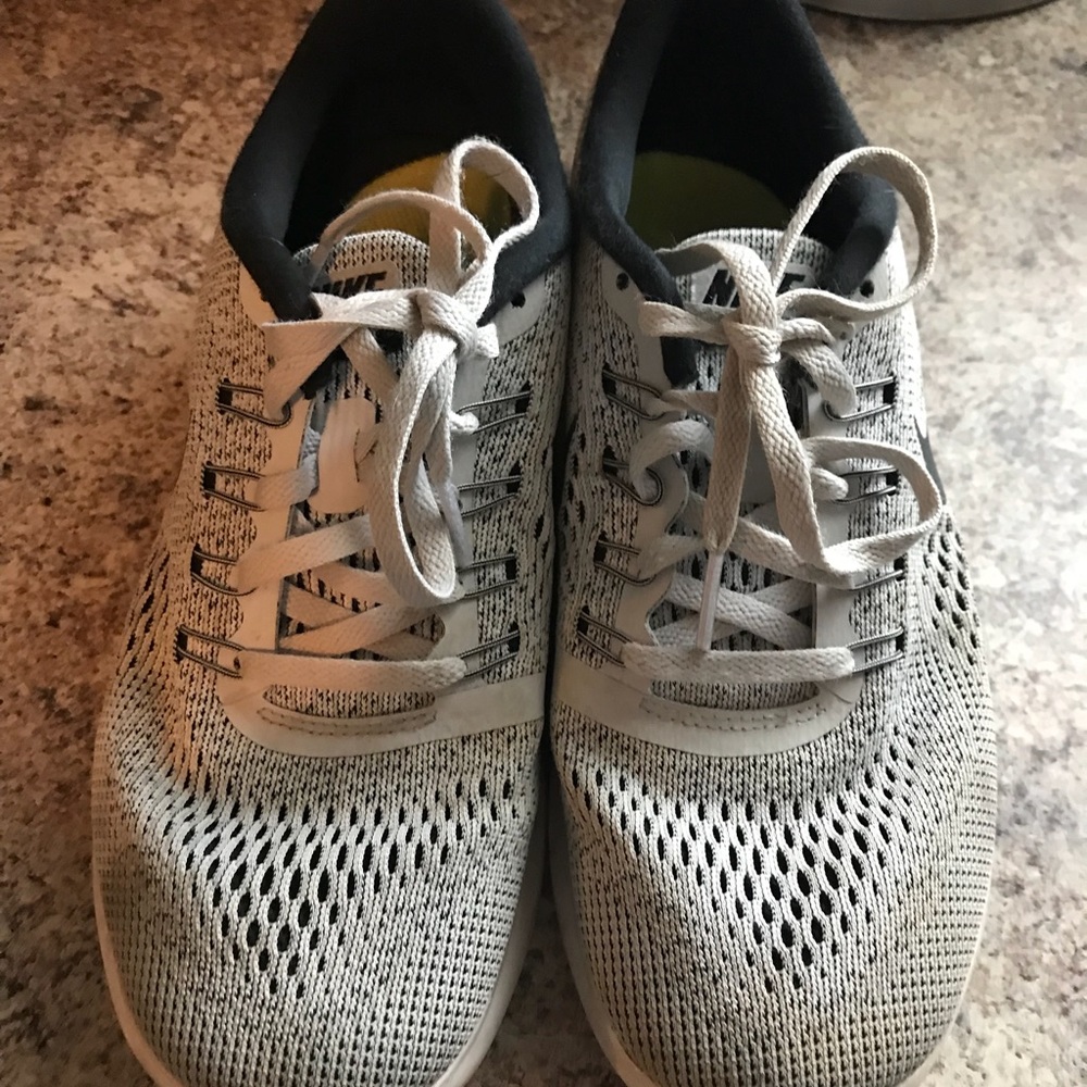 Nike free grey size 8